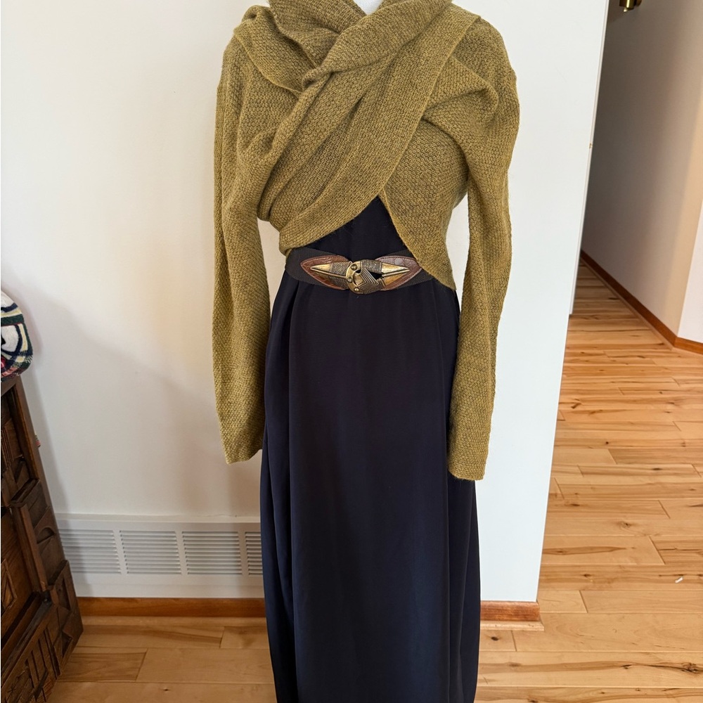 Minimalist long sleeve, pockets dress- black - Picture 11 of 12